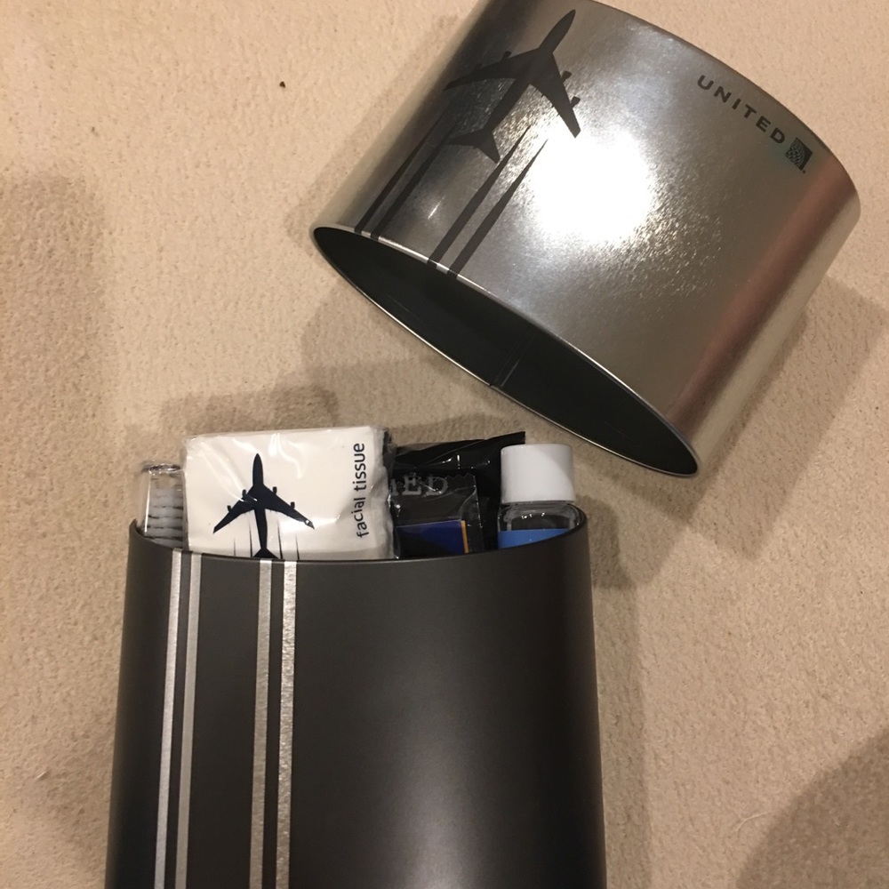 United 747 collectors tin case